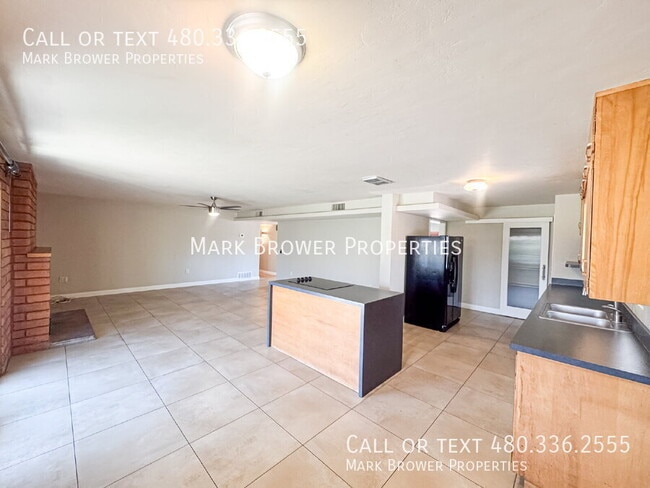 Building Photo - 505 E Loma Vista Dr