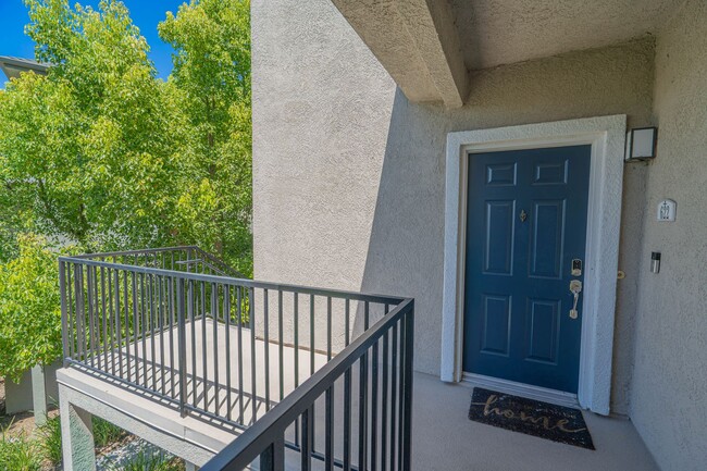 Building Photo - 1 Bedroom + Loft in the Bordeaux Community of Saugus!