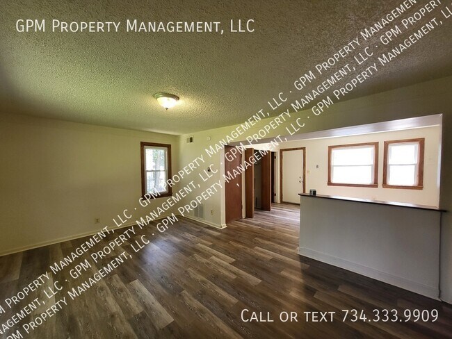 Building Photo - 2308 Deerfield Ct