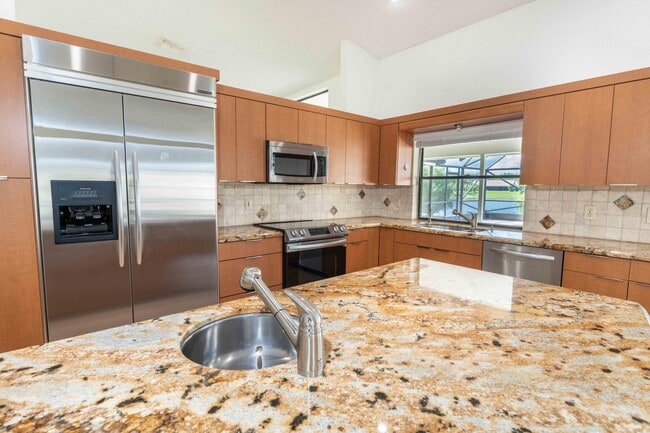 Building Photo - 11511 Island Lakes Ln
