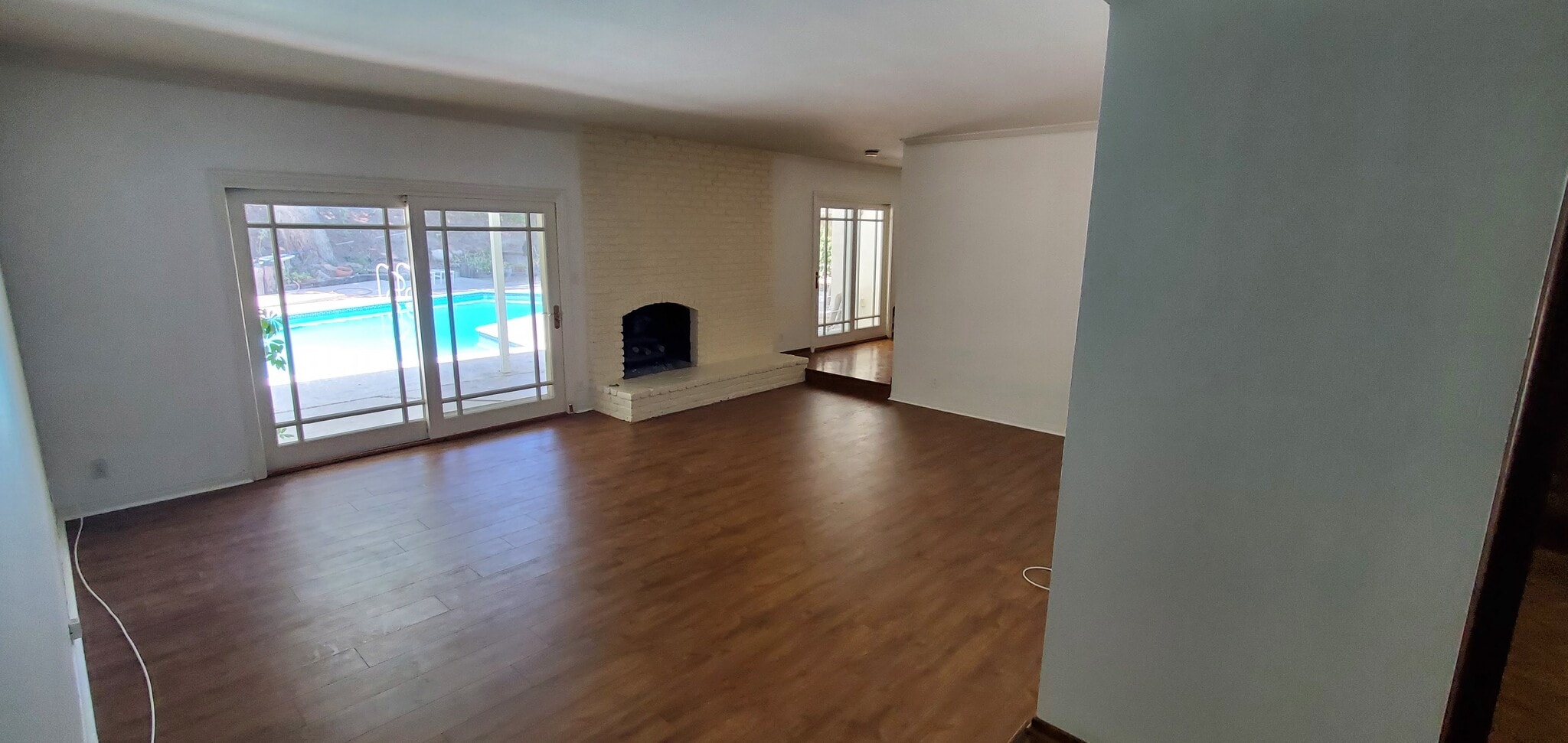 Living - 5057 Shirley Ave