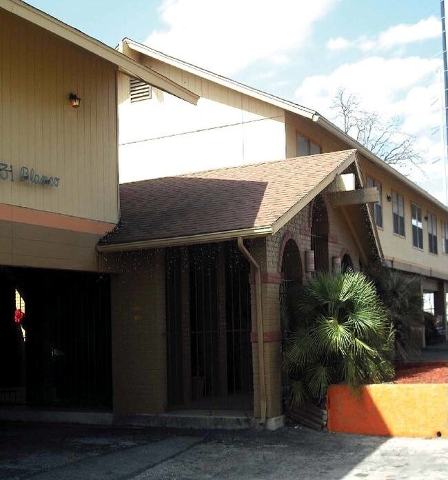 Santa Fe Apartments 5231 Blanco Rd San Antonio TX 78216 Apartment