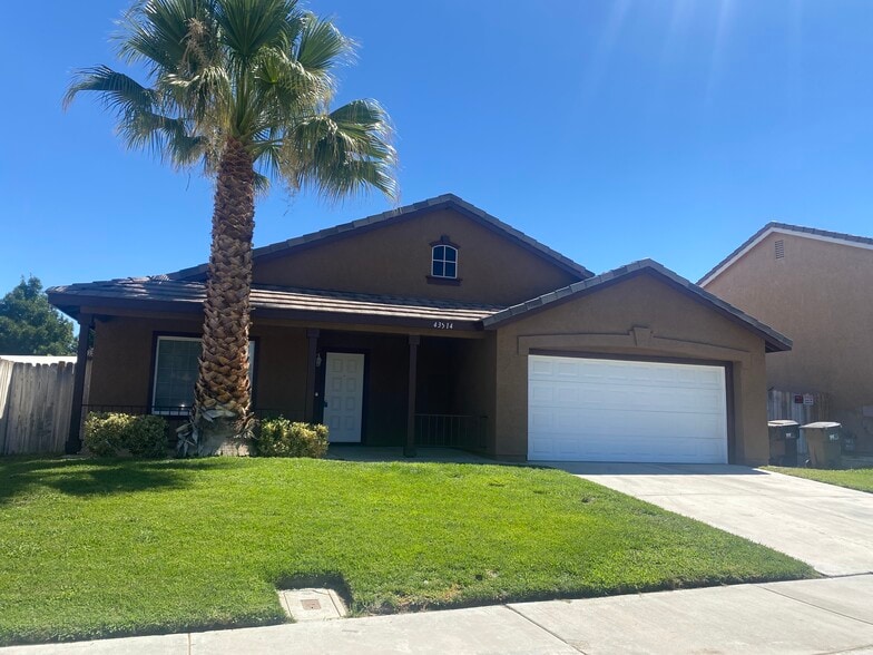 Primary Photo - 43514 Mahogany St