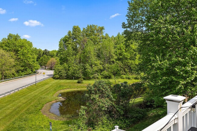 Building Photo - Beautiful Townhome in Ballymeade