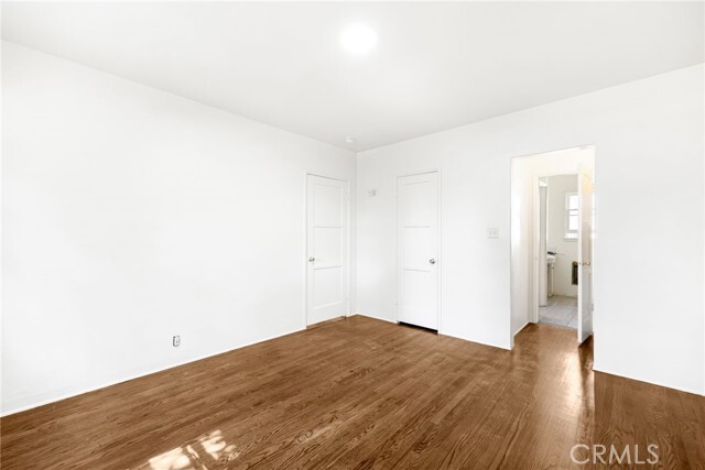 Building Photo - 1367 N Mentor Ave