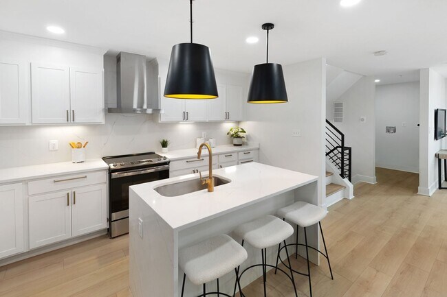 Building Photo - STUNNING 4 Level Fells Point Rowhome! WITH...