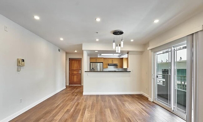 Building Photo - 1036 S Serrano Ave