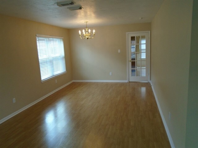 Building Photo - 26887 Castlecliff Ln