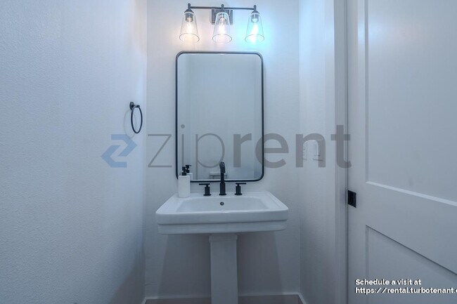 Building Photo - 2852 Cline St