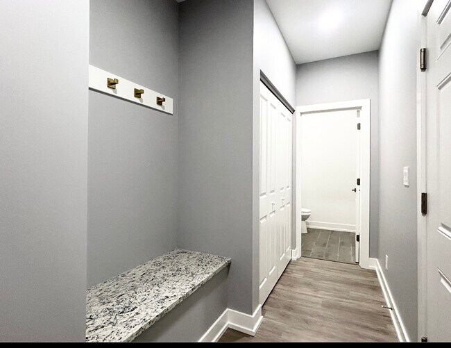 Building Photo - 1412 8th St