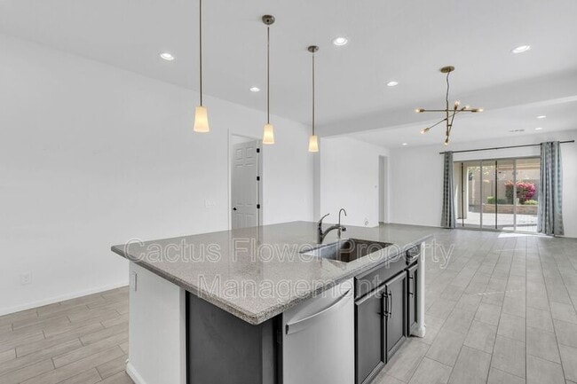 Building Photo - 45 N Iss Dr