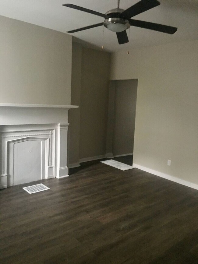 Building Photo - *** Duplex Style Apartment * Pet Friendly * Renovated * Available Now * Granite Counters * Stainl...