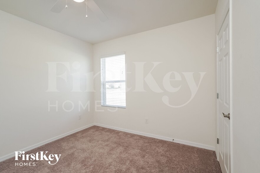 Building Photo - 1110 NW 24th Pl