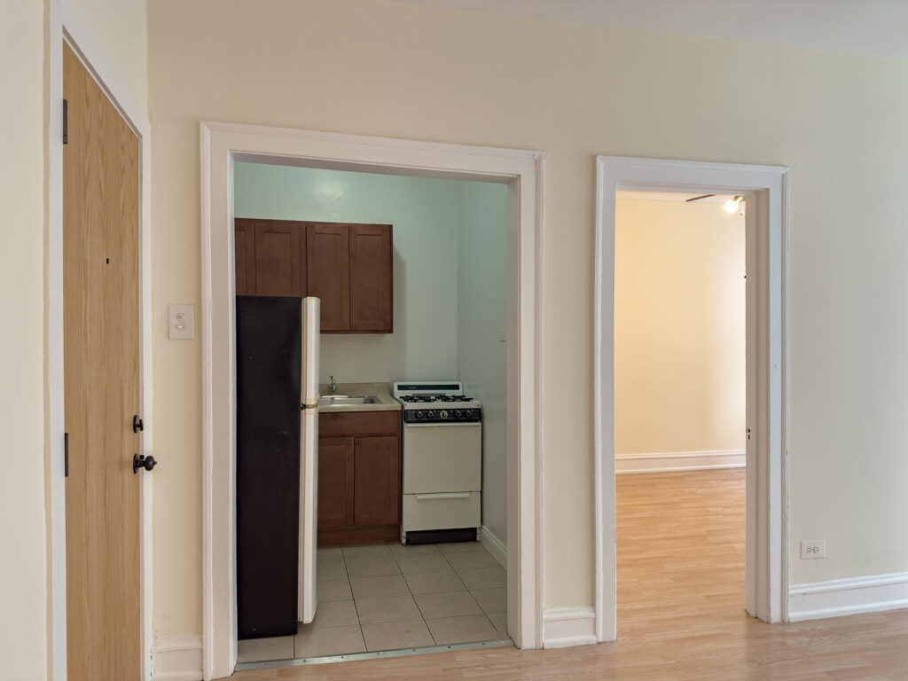 Building Photo - 4854 N Damen Ave