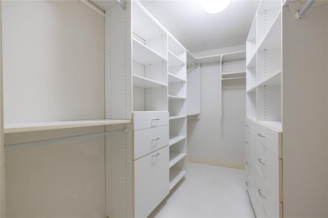 Building Photo - 335 W Ponce de Leon Ave