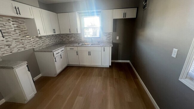 Building Photo - 5922 N 84th St