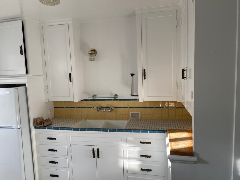 Building Photo - 10343 Dunkirk Ave