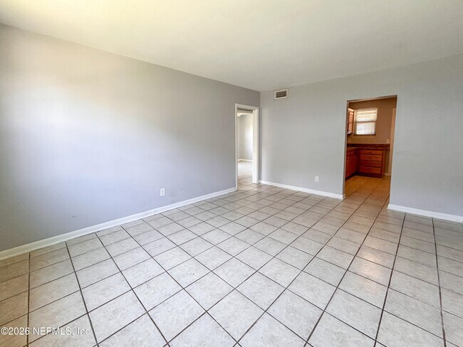 Building Photo - 1130 Woodruff Ave