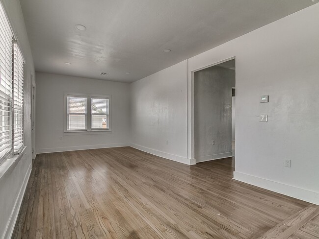 Building Photo - Beautifully Remodeled 2 bed / 1 bath