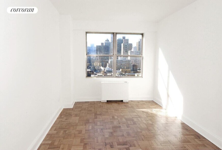 Building Photo - 230 E 79th St
