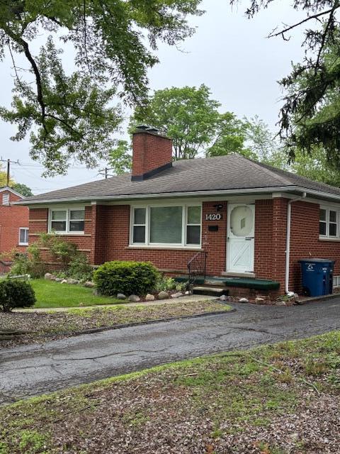 Primary Photo - 341 N Maple Rd
