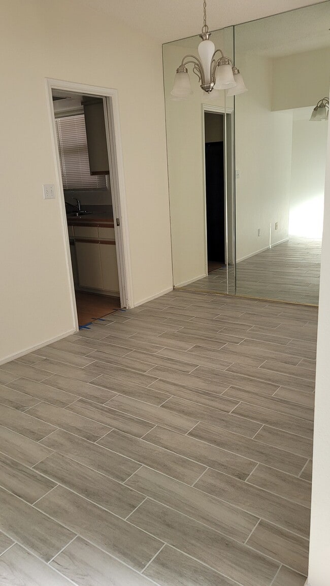 Building Photo - Freshly painted 3/2 house for rent near Cactus and SR51-MM