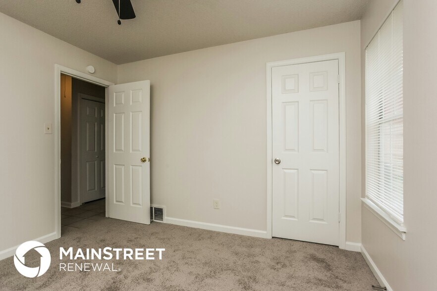 Building Photo - 6469 Trysting Oak Dr