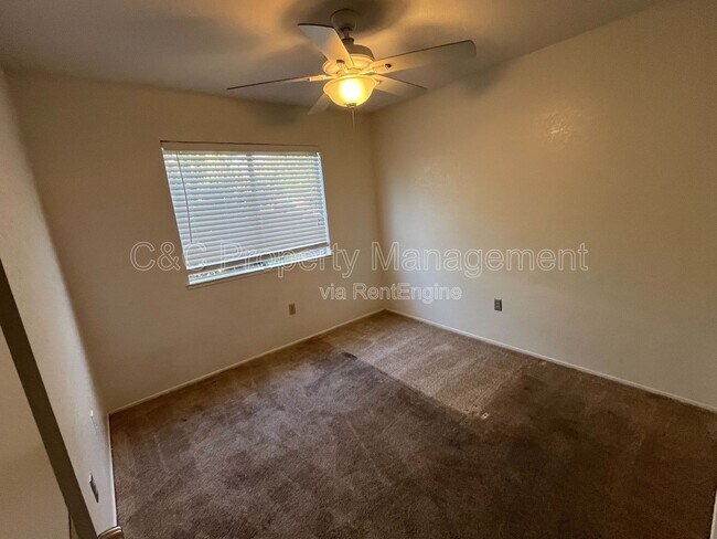 Building Photo - 930 Amaretto Dr