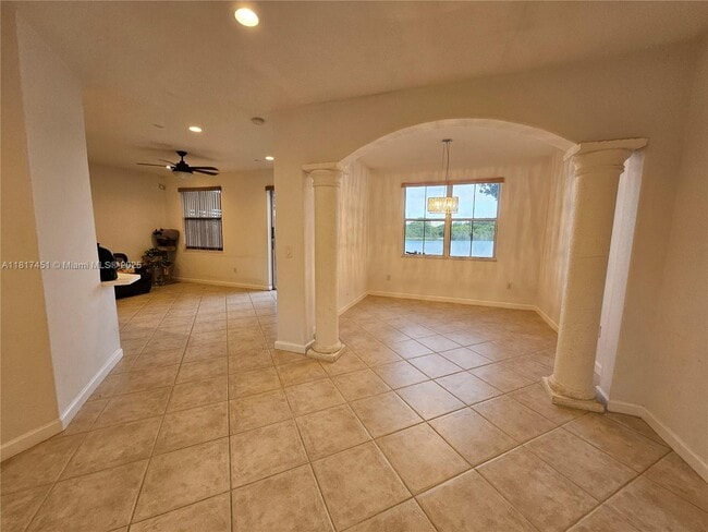 Building Photo - 17046 SW 39th Ct