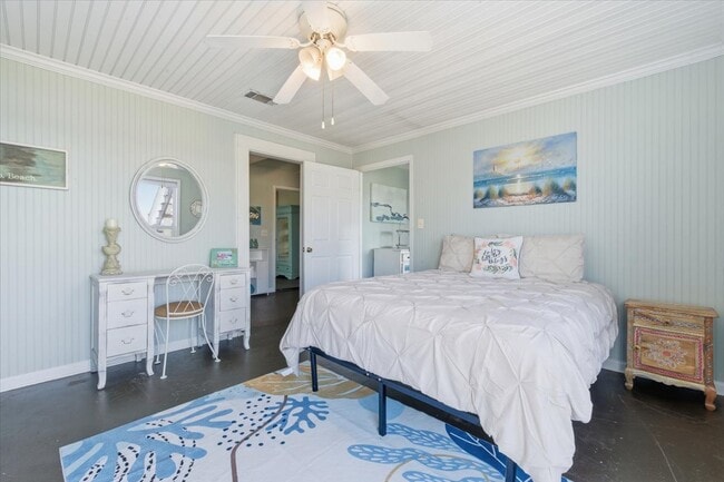 Building Photo - 256 River Dr