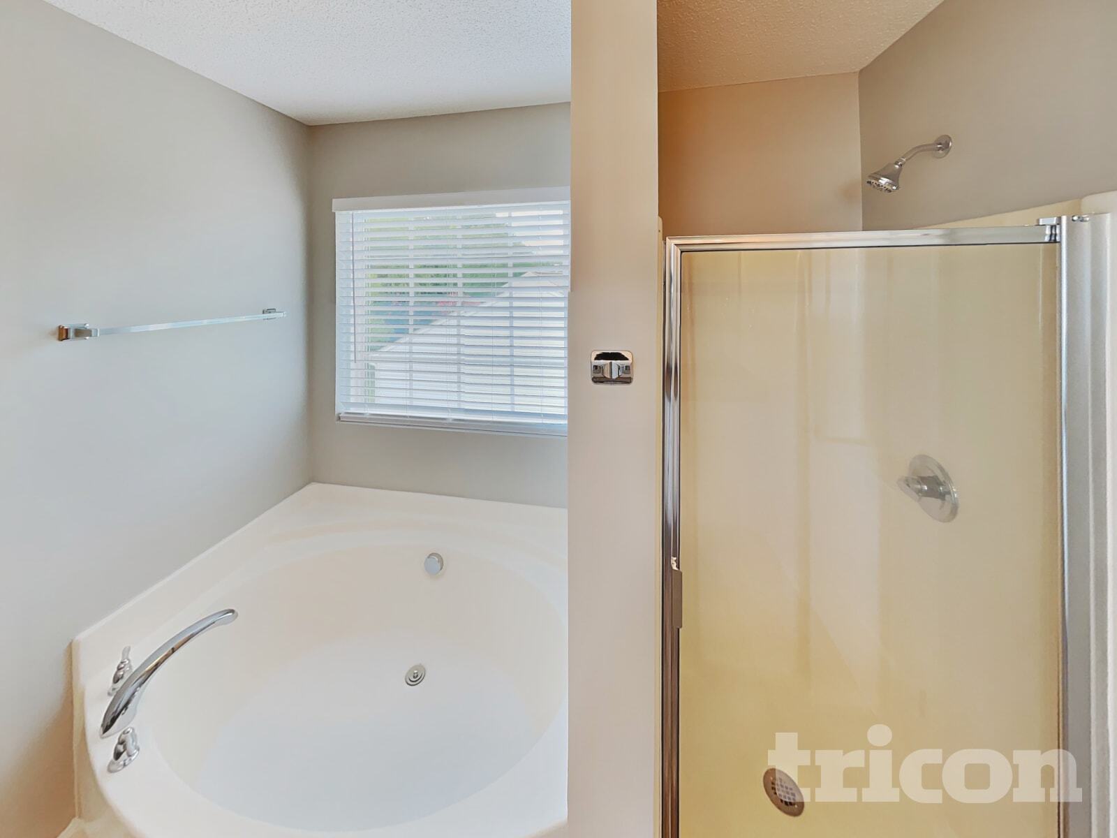 Building Photo - 6103 Glen Way Dr