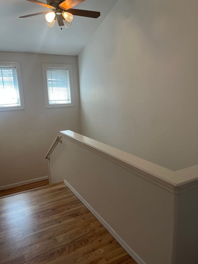 Building Photo - 2 Bedroom 2.5 Bath House
