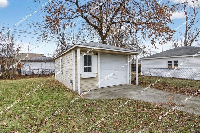 Building Photo - Lovely 3-Bedroom, 1.5-Bathroom Brick Bungalow for Rent in Redford Twp.!