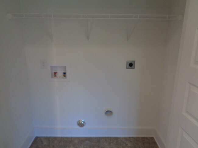 Building Photo - 4395 Ridgemont Cir