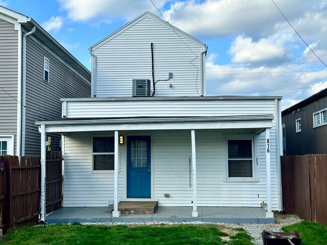 Building Photo - Renovated Germantown House in Great Location