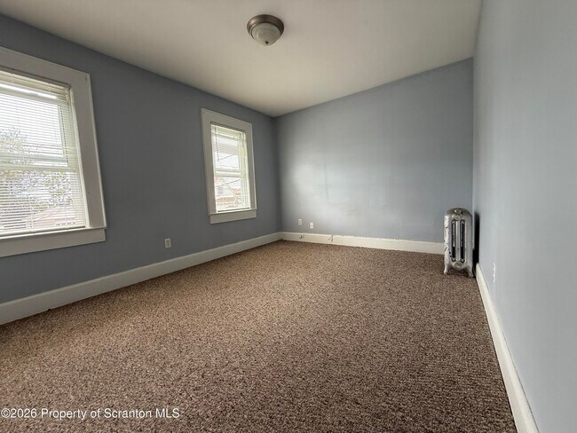 Building Photo - 627 Sherwood Ave