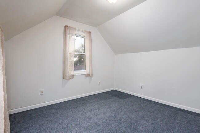 Building Photo - 9156 Elizabeth St