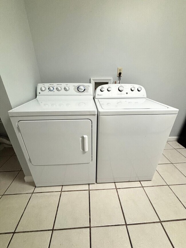 Building Photo - $100 off if rented before June 15th!  3/2 ...