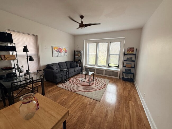 Building Photo - 5300 S Shore Dr