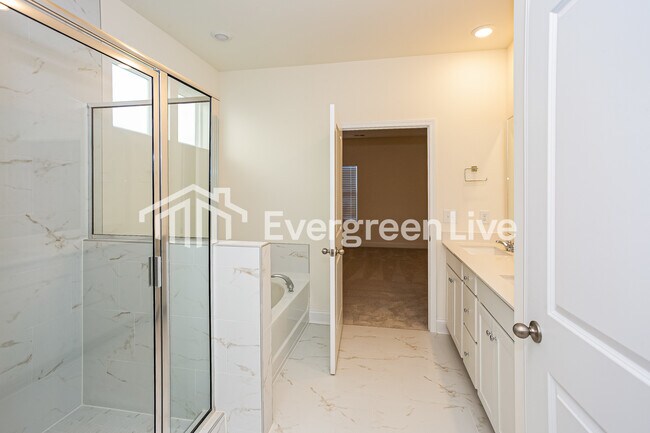 Building Photo - 1072 Mapletree Ln