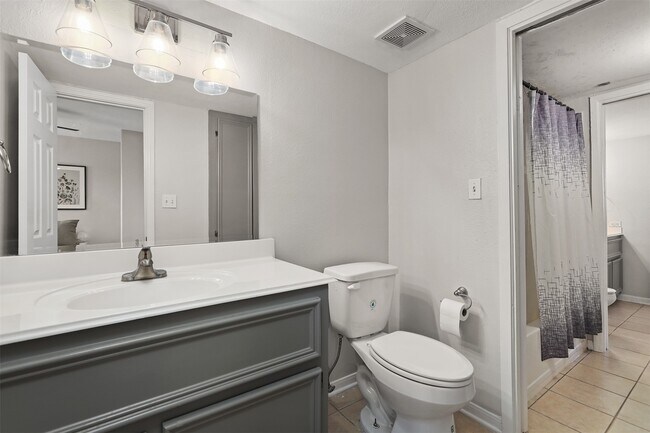 Building Photo - 215 Postoffice St