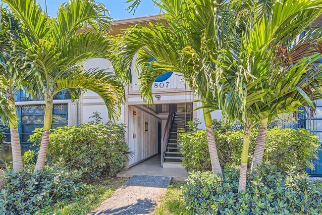 Building Photo - 771 NE 199th St