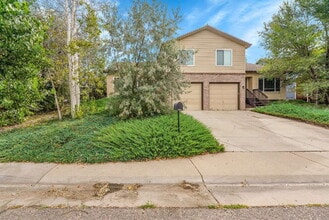 Building Photo - $2,550.00 - 3-bed, 3-bath split-level loca...