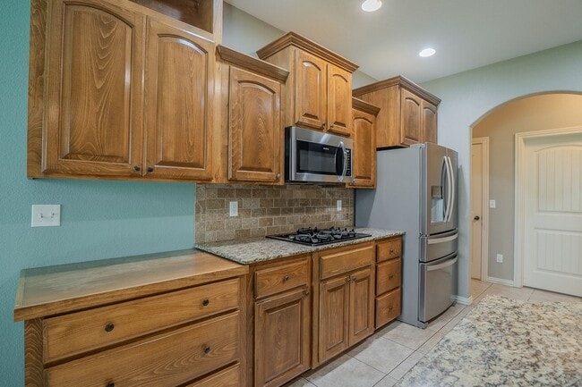 Building Photo - 4 BR Farmington Home!