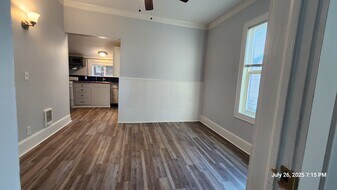 Building Photo - 430 S Holladay Dr