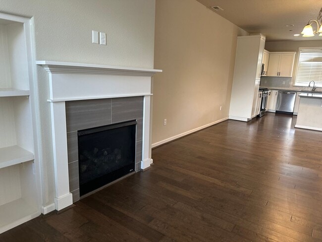 Building Photo - BEAUTIFUL CONTEMPORARY HOME IN BETHANY