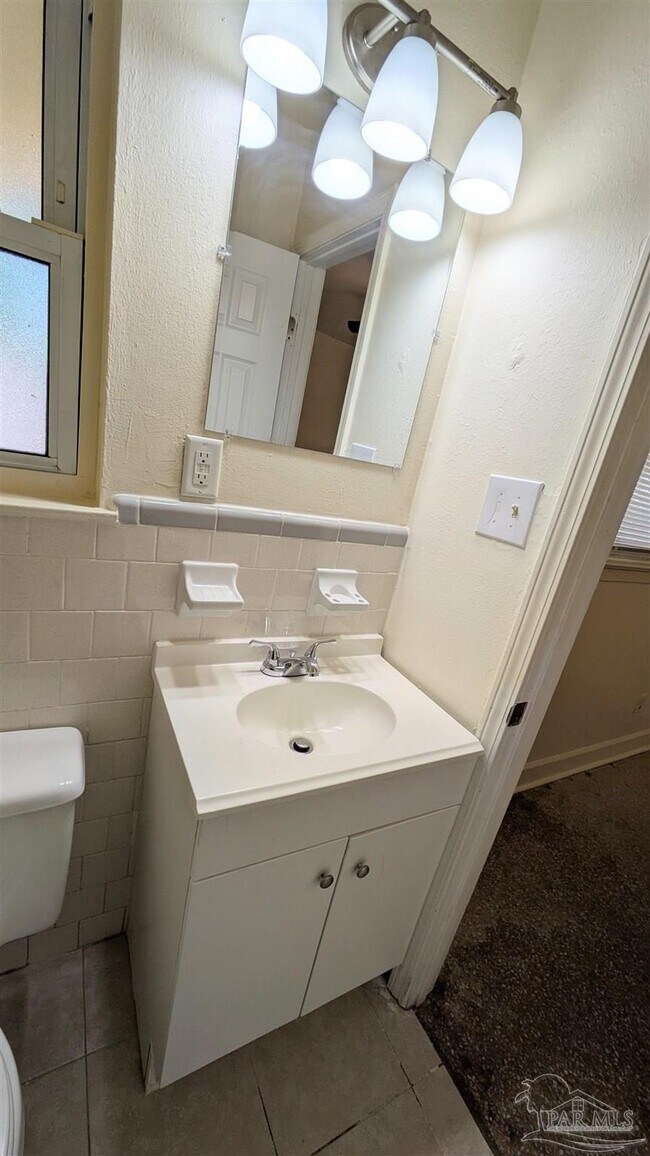 Building Photo - 2120 Curry Cir