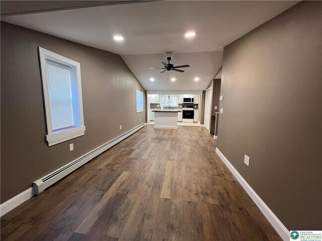 Building Photo - 3790 Redbud Dr