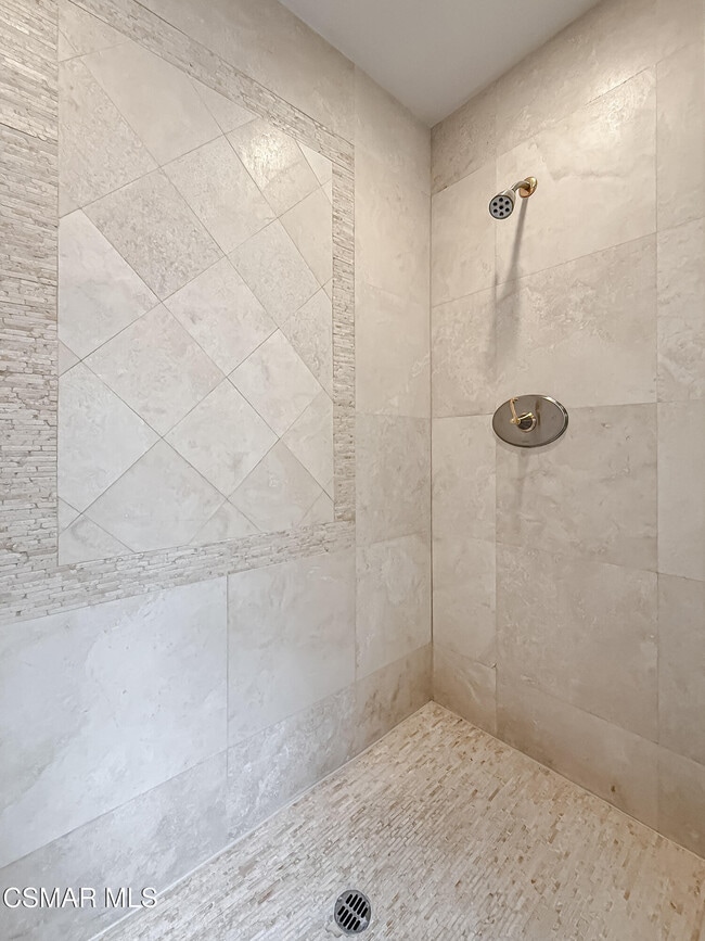 Building Photo - 29717 Strawberry Hill Dr