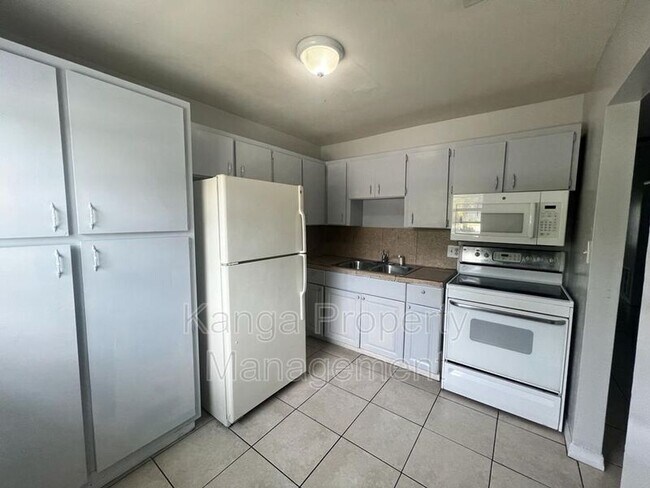 Primary Photo - 3210 Louisiana Ave